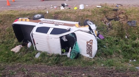 Foto: Dalo X Hecho, cedida a Subrayado. Vehículo de Policía Caminera volcado en ruta 5.