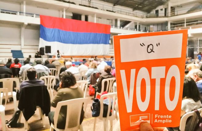 plenario-frente-amplio-voto-octubre-2020-FA.jpg