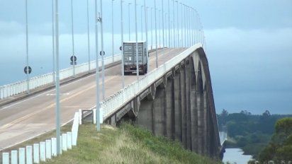camioneros argentinos con covid no pueden volver a su pais y hacen cuarentena en uruguay