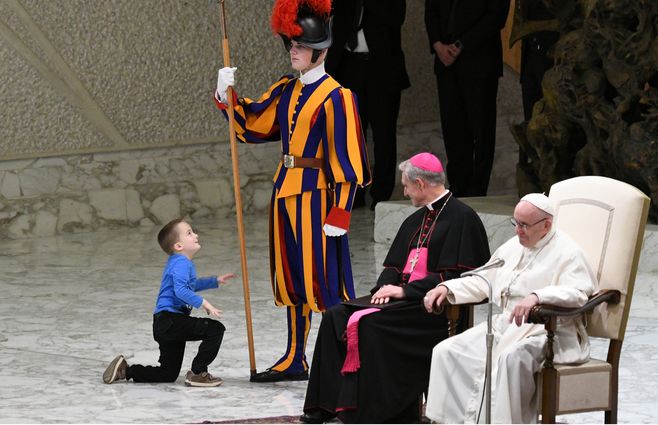 Papa-Francisco-nino-AFP.jpg