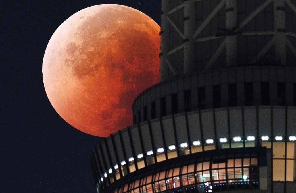 La «Luna de sangre» deleitó a apasionados de la astronomía y ya hay fecha para el próximo eclipse