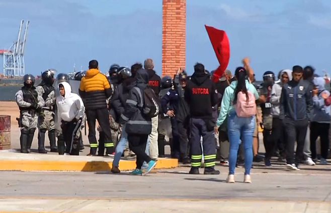 desalojo-policía-puerto-montevideo-sindicato.jpg