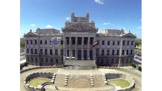 Partidos se comprometen a una campaña con respeto y tolerancia
