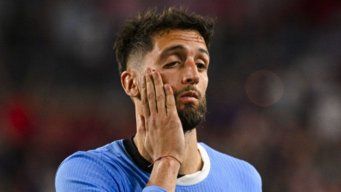 Uruguay goleado por Estados Unidos. Bentancur, capitán, fue expulsado. Foto: AFP