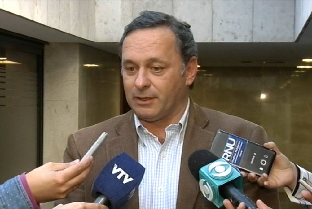 Senador Álvaro Delgado entregó a Colonización el predio que explotaba en Paysandú