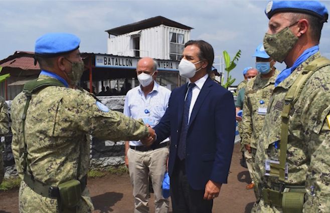 Lacalle Pou en su visita al Batallón del Ejército Uruguayo en el Congo, diciembre de 2021. Foto: archivo.