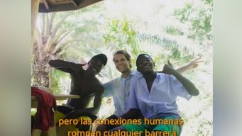 la historia de luciano, un uruguayo en ghana que trabaja con el surf como terapia para ninos y ninas