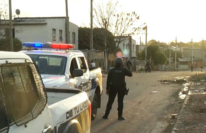 Foto: Subrayado. Policía en Malvín Norte.