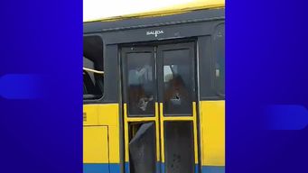 apedrearon un omnibus de ucot en el que viajaban hinchas de penarol; no hay lesionados