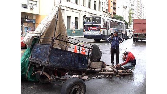 Accidente entre ómnibus y carro deja caballo muerto en Cordón