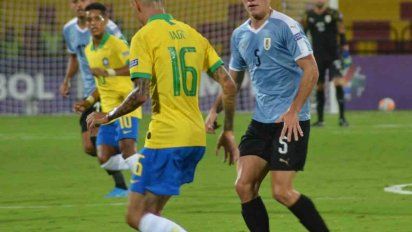 uruguay empato 1-1 con brasil y mantiene la posibilidad de clasificar