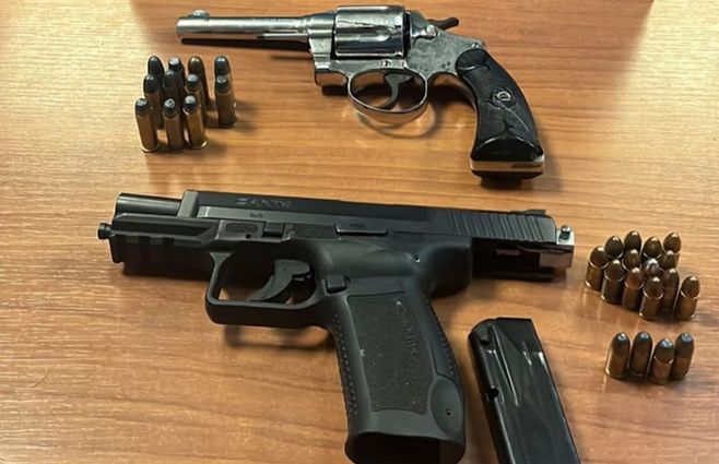 Foto cedida a Subrayado. Dos de las cuatro armas incautadas.