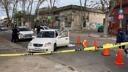 cinco delincuentes armados y con tapabocas robaron una farmacia