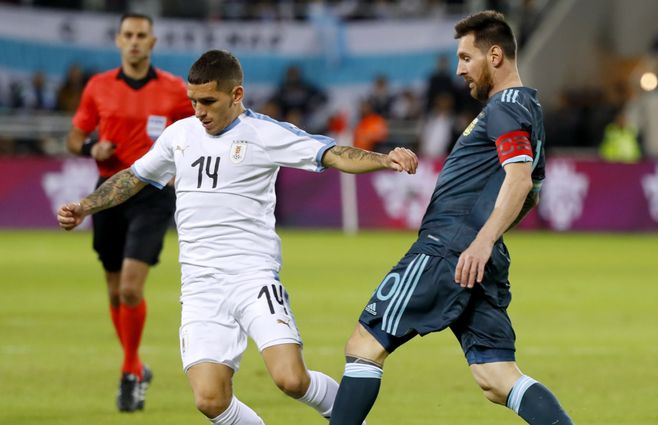 Torreira-Messi-Uruguay-Argentina.jpg
