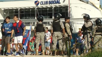casi 900 policias movilizara el ministerio del interior para el clasico del domingo en el parque central