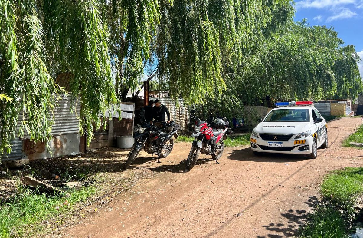Foto: María Eugenia Scognamiglio, Subrayado. Lugar donde la Policía halló una metralleta y armas cortas, en Casavalle. Foto: María Eugenia Scognamiglio, Subrayado. Lugar donde la Policía halló una metralleta y armas cortas, en Casavalle.