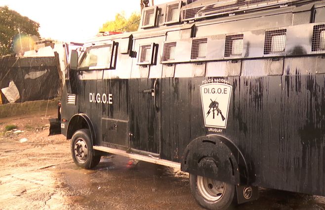 camion-blindado-digoe-la-cruz-de-carrasco-policia