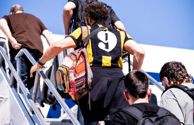 Foto: Peñarol en X. Hinchas viajan a Rio de Janeiro.