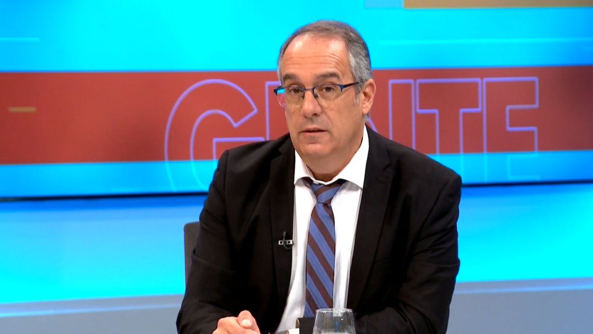 Ministro de Educación apunta a la responsabilidad y colaboración de los padres para evitar bromas con amenazas en liceos