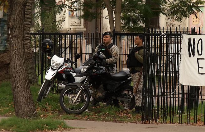 cusotdia-guardia-republicana-facultad-de-quimica-policia.jpg