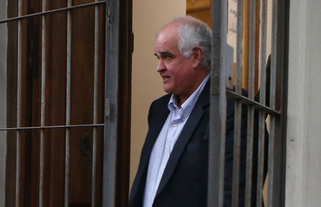 Senador Gustavo Penadés tras comparecer ante la Fiscalía de Delitos Sexuales.