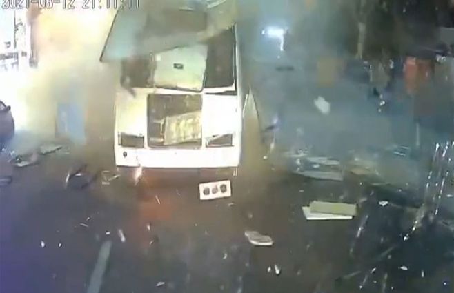 explosion-bus.jpg