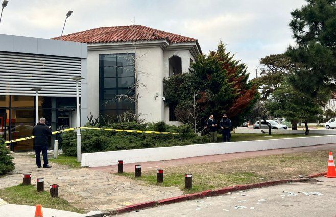 Foto: Subrayado. Explosión del cajero en Divina Comedia y Arocena.
