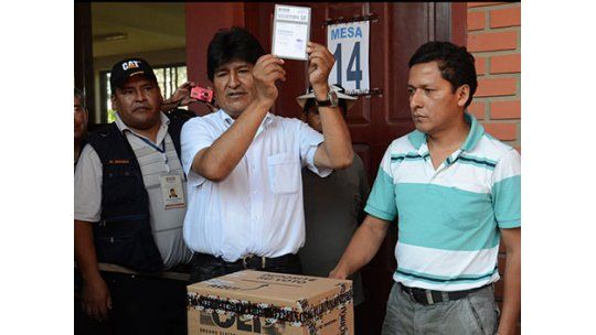 Elecciones en Bolivia darían tercer mandato a Morales