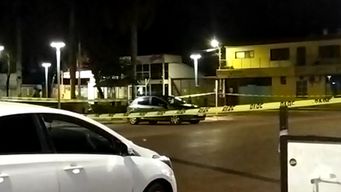 El auto donde hallaron muerto al hombre y herida a la joven. (Foto: gentileza de Alejandro Renauro, para Subrayado).