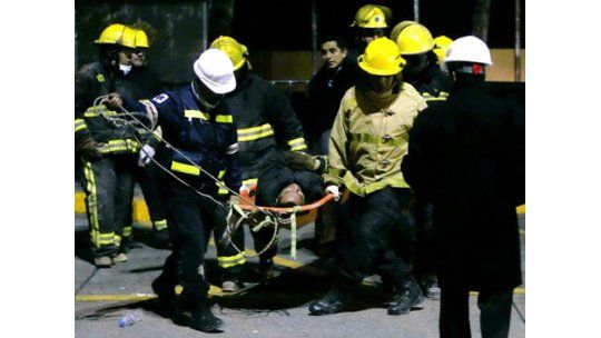Explosión en oficinas de petrolera mexicana deja 32 muertos