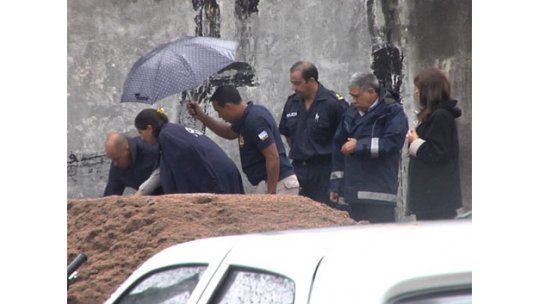 Hallaron restos humanos en el fondo de la comisaría 8ª