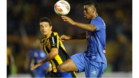 Peñarol perdió 2 a 0 con Emelec en los últimos diez minutos
