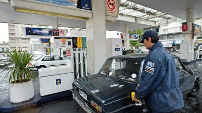 el gobierno decidio el viernes postergar para junio el aumento de las tarifas de combustible