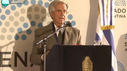 tabare vazquez recibio el maximo galardon de ciencias medicas de rosario