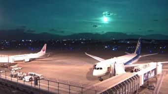video: una impresionante bola de fuego cruzo e ilumino el cielo de japon