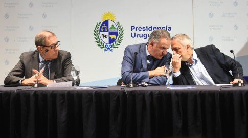 Foto: FocoUy. Gabriel Oddone, Yamandú Orsi y Rodrigo Arim.