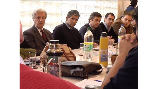 Vázquez acuerda con el PIT-CNT realizar cambios impositivos