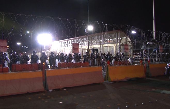 puente internacional que conecta la ciudad texana de “El Paso”.jpg