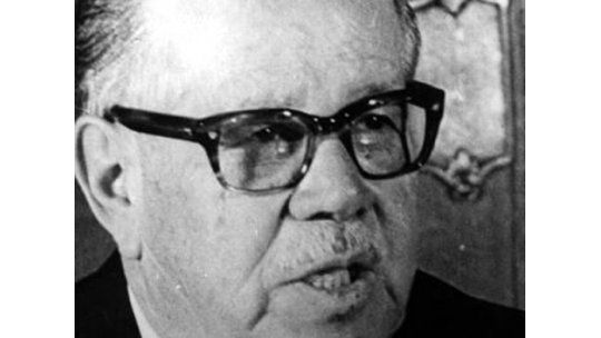 Quitarán placa de dictadores Videla y Méndez de Puente San Martín