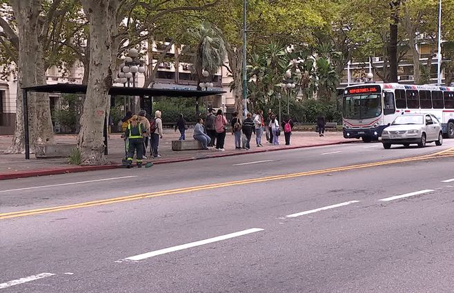 paradas-omnibus-gente-resguardo.jpg