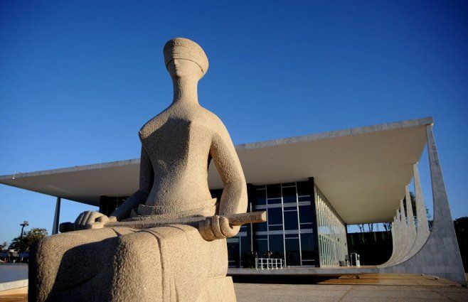 Foto: AFP. Estatua que había sido vandalizada.