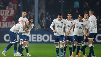 nacional se enfrenta a union en busca de llegar a los cuartos de final de la sudamericana