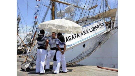Marinos uruguayos llevan 19 días de detención ilegal en Ghana
