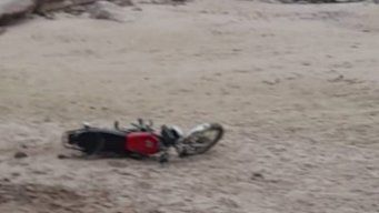 Foto cedida a Subrayado. Los delincuentes abandonaron la moto en la playa de Santa Catalina.