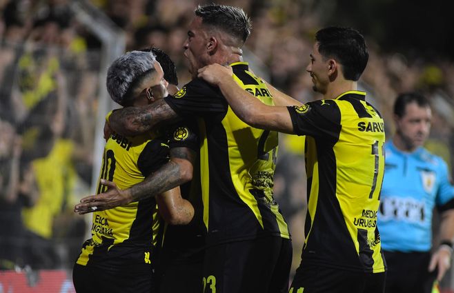 Peñarol y River Plate se enfrentan en el Parque Saroldi por el Torneo Apertura. Foto: Foco UY