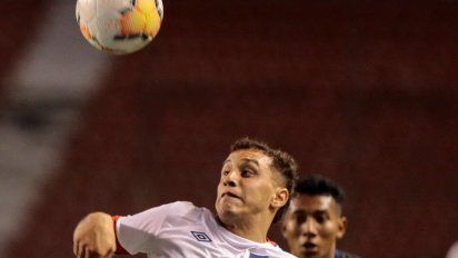 Oliveros zaguero o lateral izquierdo.&nbsp;