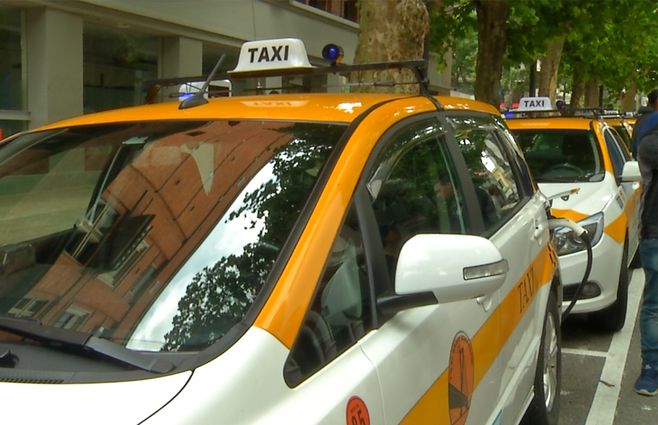 taxis-electricos-carga-energia.jpg