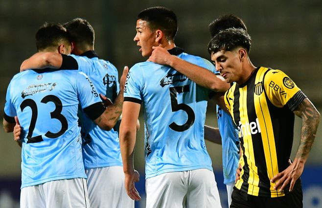 Wanderers festeja y sigue puntero; Pe&ntilde;arol lamenta y se hunde en la mitad de la tabla.&nbsp;