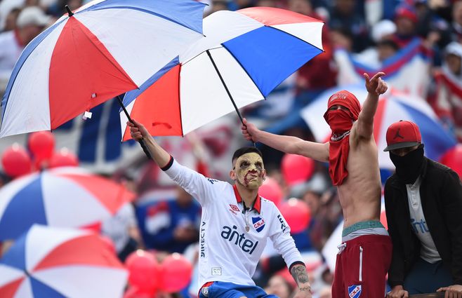 HINCHADAS CLÁSICO NACIONAL PEÑAROL DANTE FERNANDEZ FOCO UY INTERMEDIO 2024 (7)