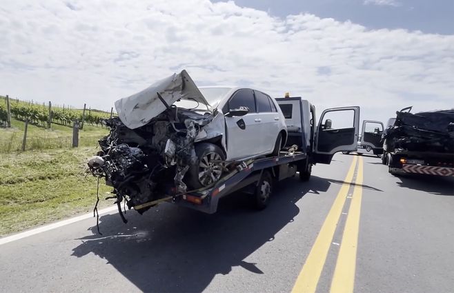 auto-blanco-choque-frontal-los-arrayanes